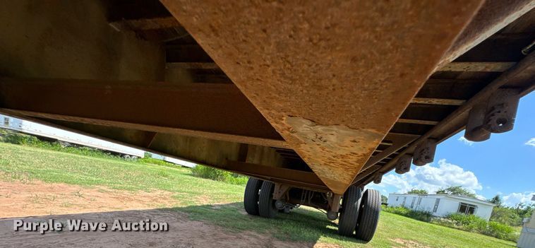 image for item DU9221 2005 Fontaine flatbed trailer