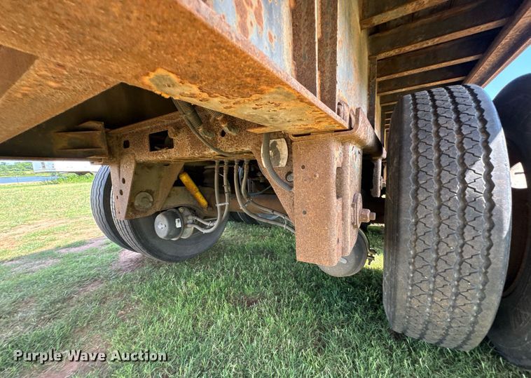 image for item DU9221 2005 Fontaine flatbed trailer