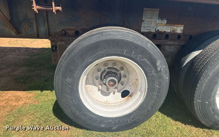 image for item DU9221 2005 Fontaine flatbed trailer