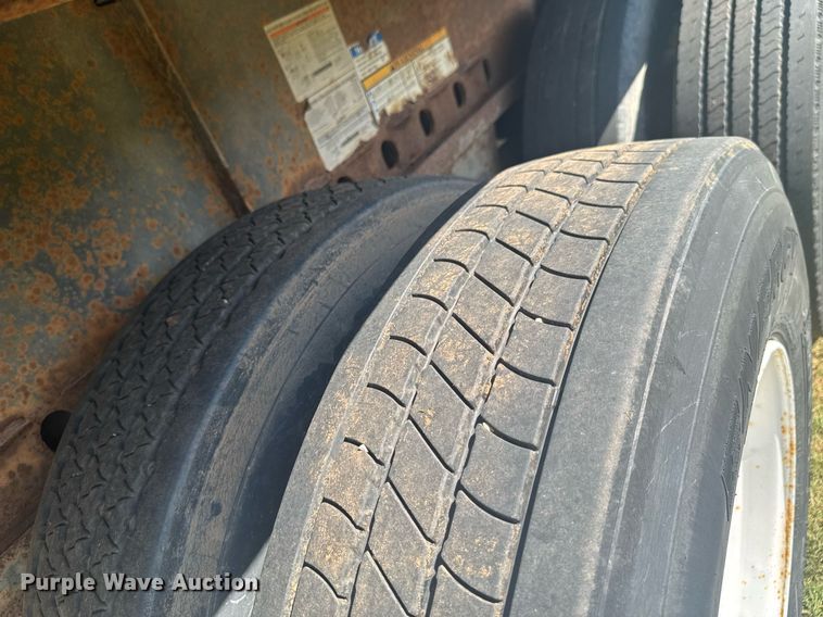 image for item DU9221 2005 Fontaine flatbed trailer