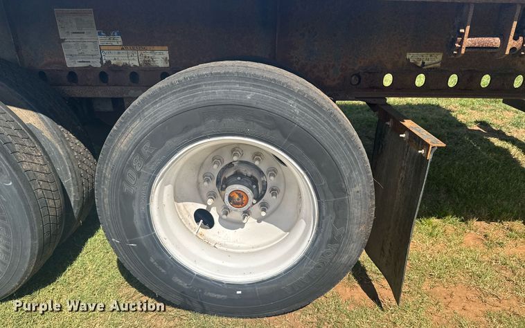 image for item DU9221 2005 Fontaine flatbed trailer