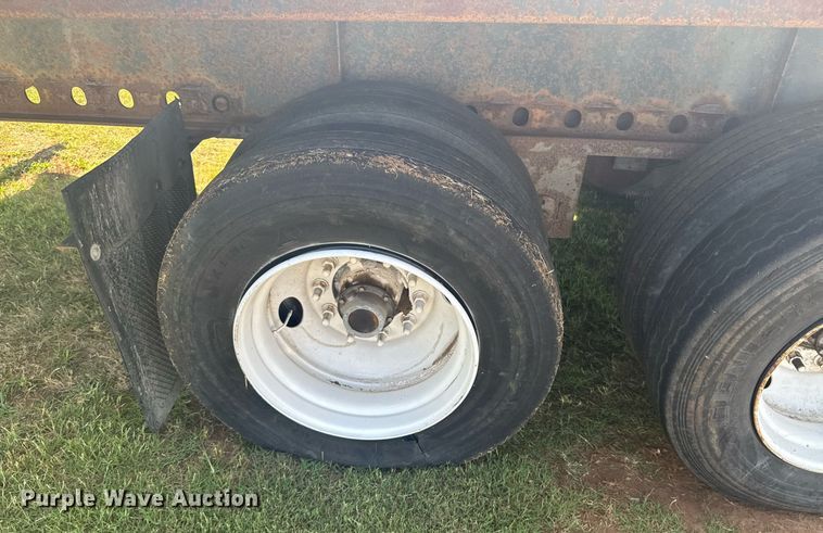 image for item DU9221 2005 Fontaine flatbed trailer