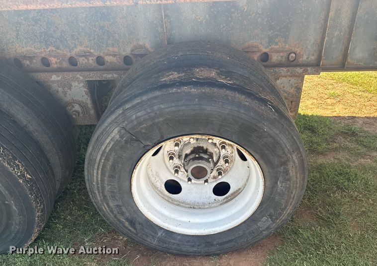 image for item DU9221 2005 Fontaine flatbed trailer