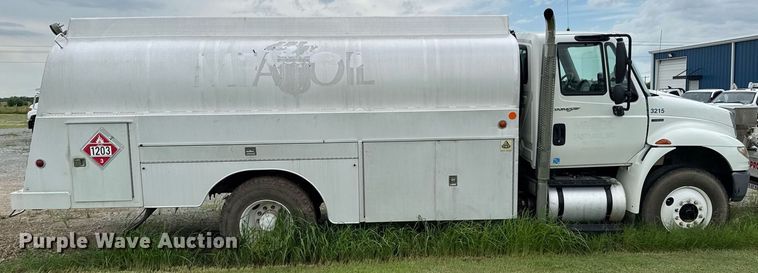 image for item DU9229 2011 International 4400 fuel truck