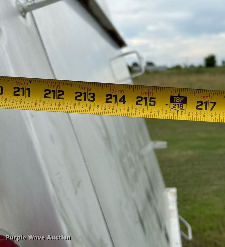 image for item DU9229 2011 International 4400 fuel truck