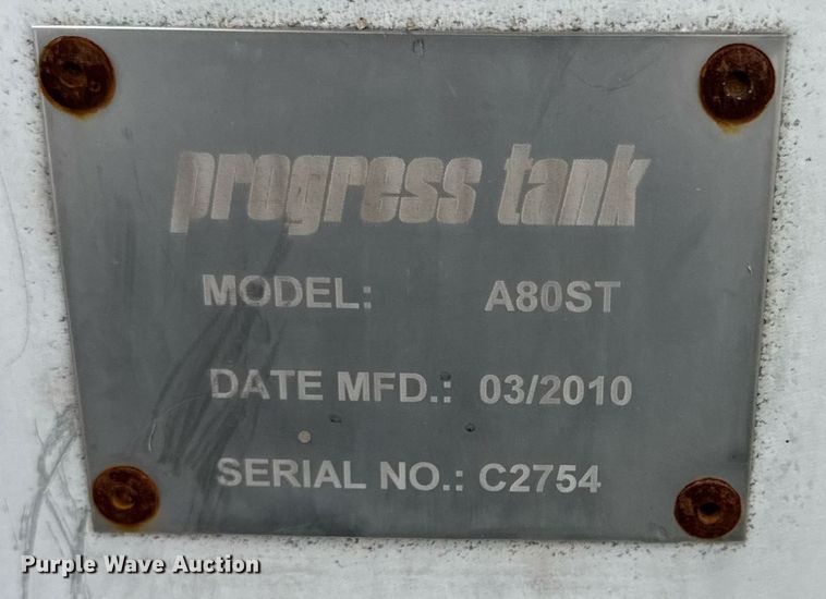 image for item DU9229 2011 International 4400 fuel truck