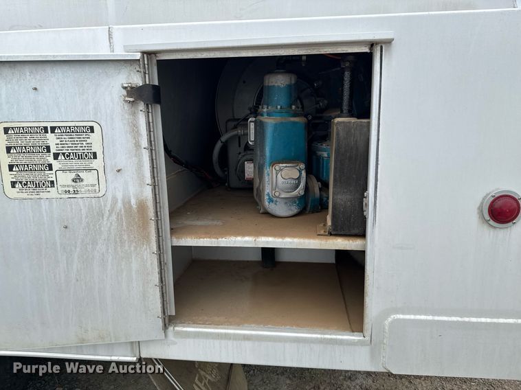 image for item DU9229 2011 International 4400 fuel truck