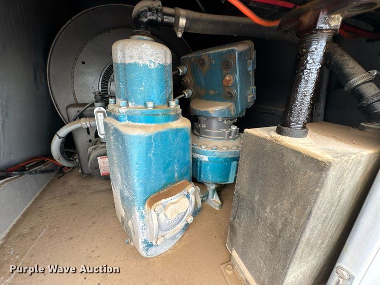 image for item DU9229 2011 International 4400 fuel truck