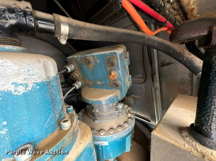 image for item DU9229 2011 International 4400 fuel truck