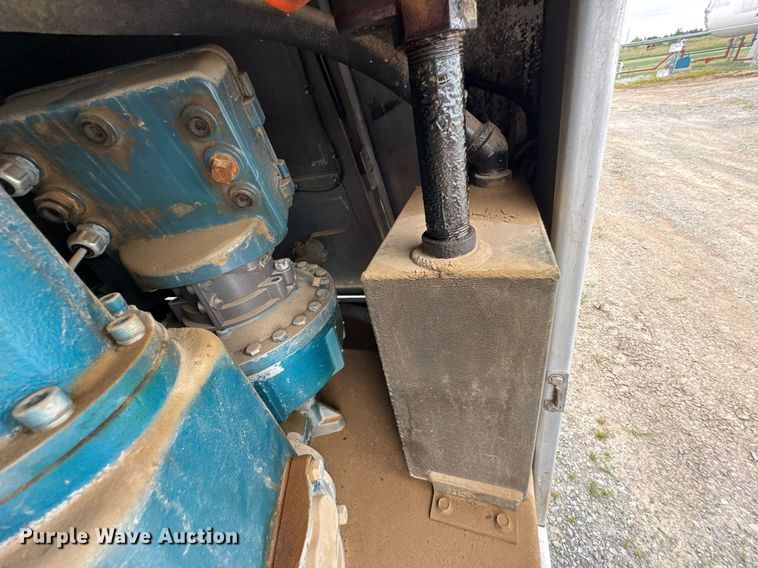 image for item DU9229 2011 International 4400 fuel truck