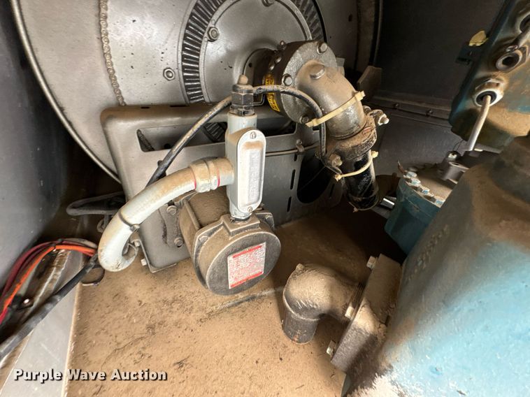 image for item DU9229 2011 International 4400 fuel truck