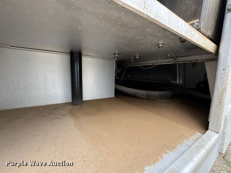 image for item DU9229 2011 International 4400 fuel truck