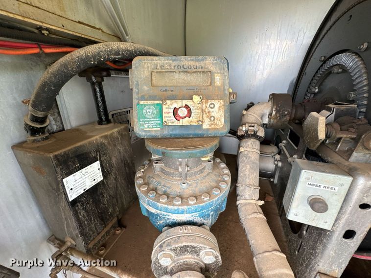 image for item DU9229 2011 International 4400 fuel truck