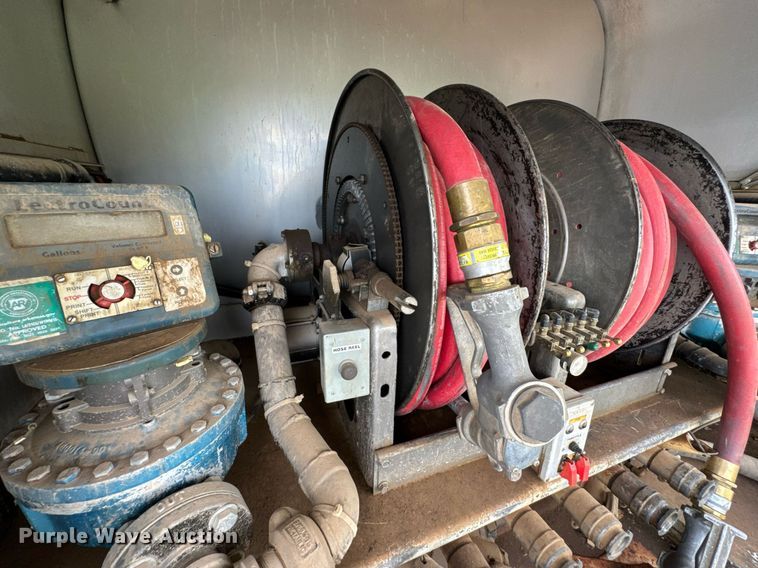 image for item DU9229 2011 International 4400 fuel truck