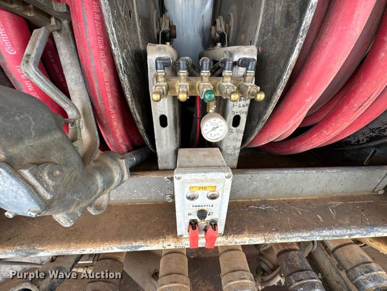 image for item DU9229 2011 International 4400 fuel truck