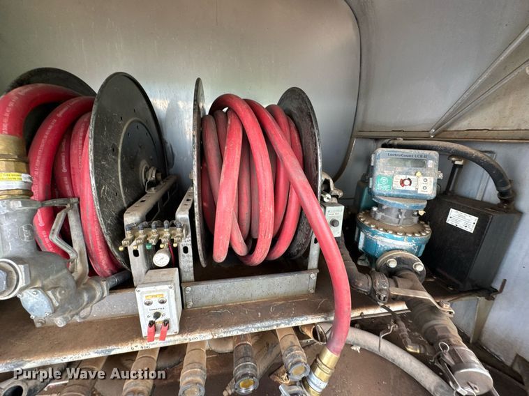 image for item DU9229 2011 International 4400 fuel truck