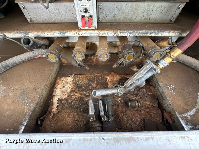 image for item DU9229 2011 International 4400 fuel truck