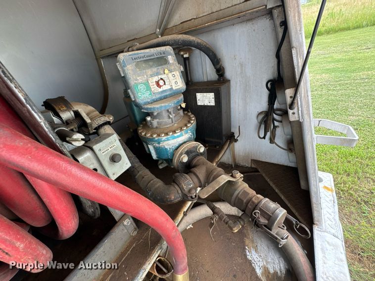 image for item DU9229 2011 International 4400 fuel truck