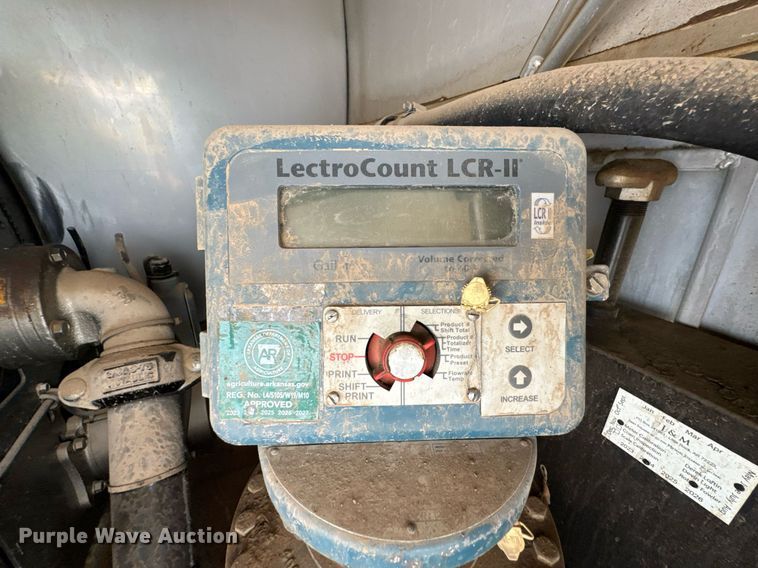 image for item DU9229 2011 International 4400 fuel truck