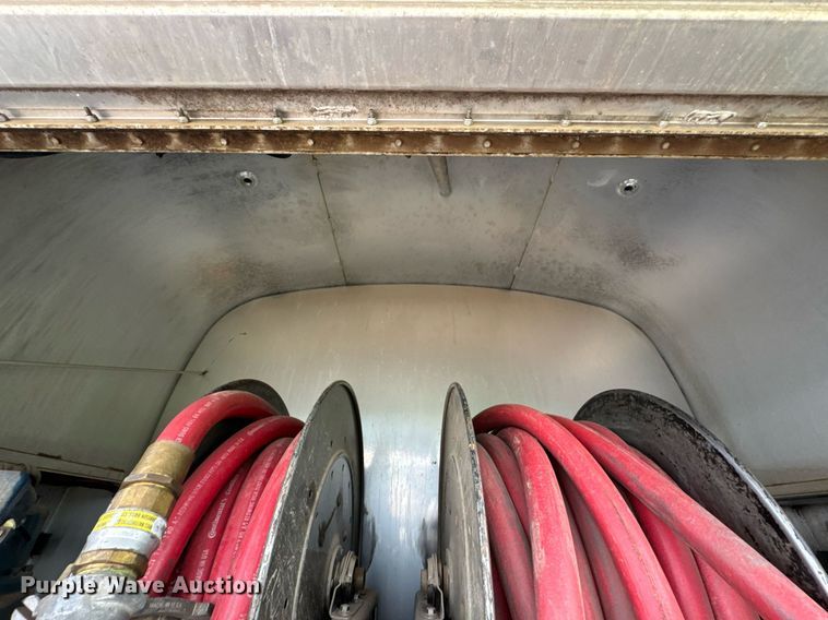 image for item DU9229 2011 International 4400 fuel truck