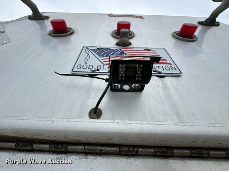 image for item DU9229 2011 International 4400 fuel truck