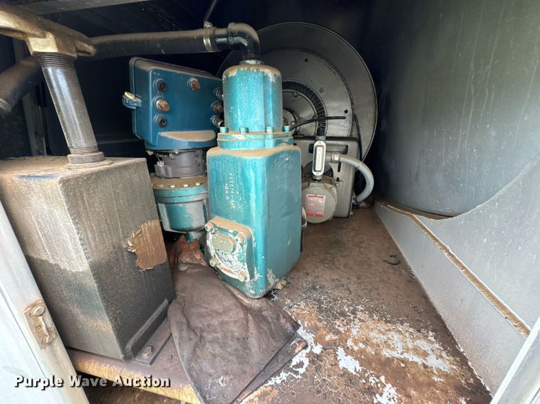 image for item DU9229 2011 International 4400 fuel truck