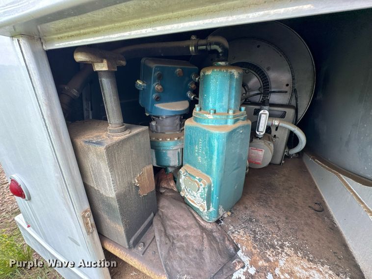 image for item DU9229 2011 International 4400 fuel truck