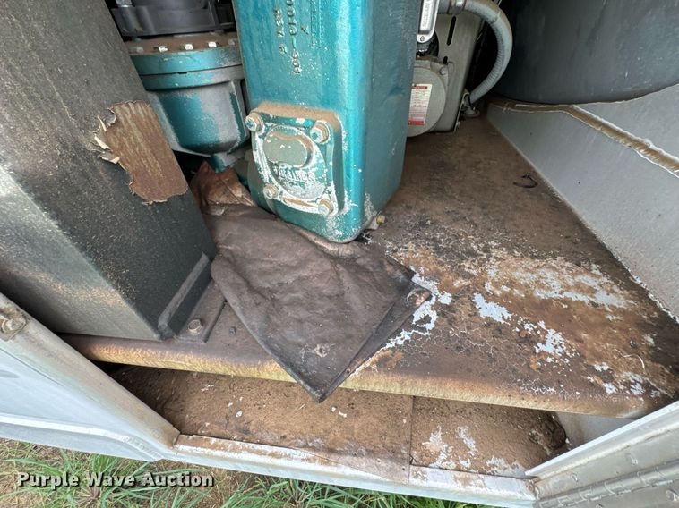 image for item DU9229 2011 International 4400 fuel truck