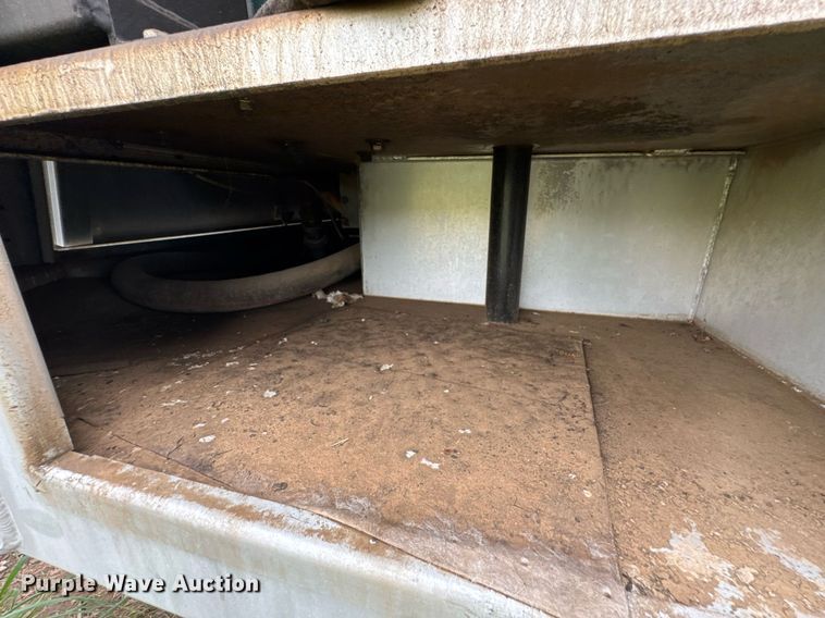 image for item DU9229 2011 International 4400 fuel truck