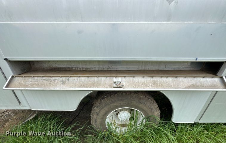 image for item DU9229 2011 International 4400 fuel truck