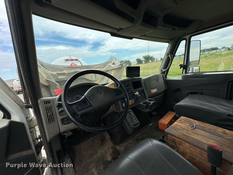 image for item DU9229 2011 International 4400 fuel truck