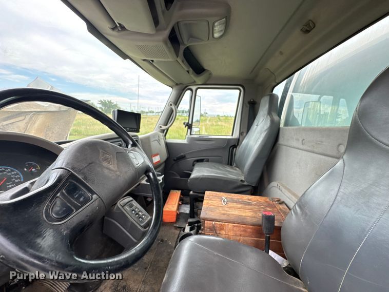 image for item DU9229 2011 International 4400 fuel truck