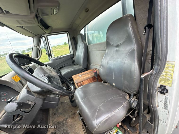 image for item DU9229 2011 International 4400 fuel truck