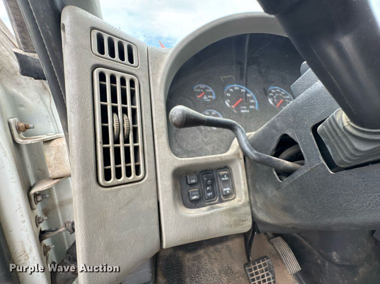 image for item DU9229 2011 International 4400 fuel truck