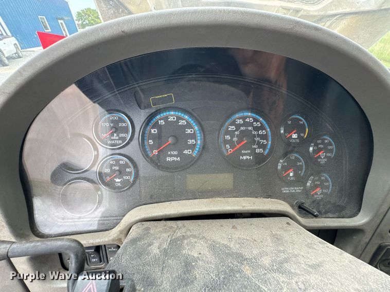 image for item DU9229 2011 International 4400 fuel truck