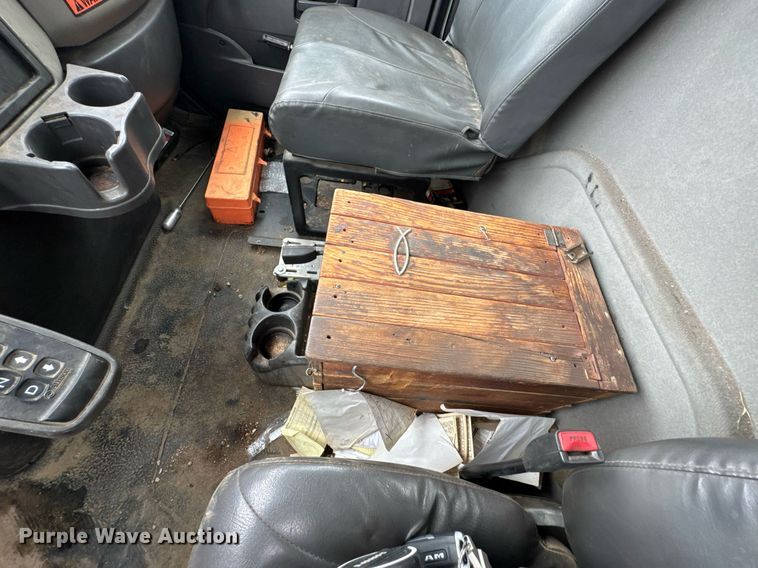 image for item DU9229 2011 International 4400 fuel truck