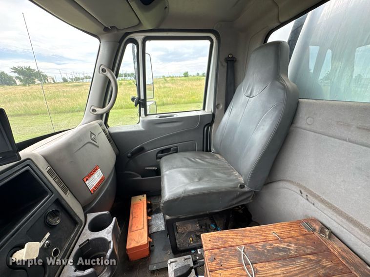 image for item DU9229 2011 International 4400 fuel truck