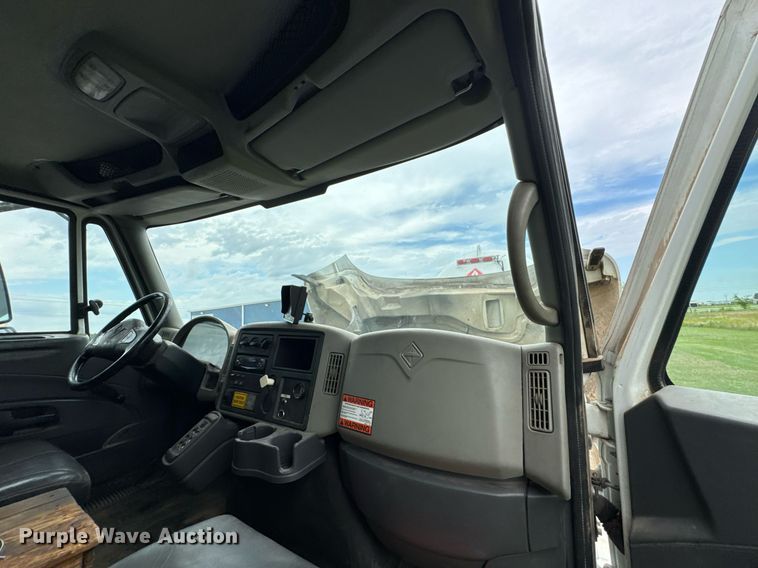 image for item DU9229 2011 International 4400 fuel truck