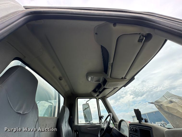 image for item DU9229 2011 International 4400 fuel truck