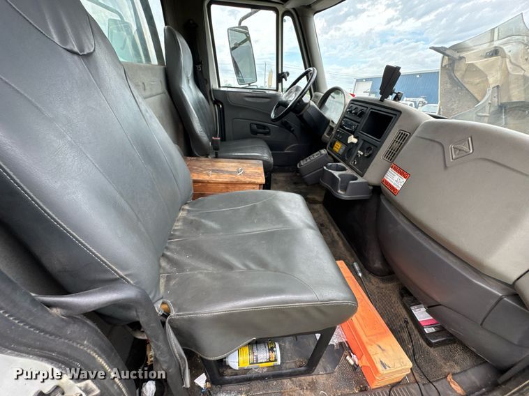 image for item DU9229 2011 International 4400 fuel truck