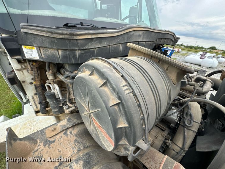 image for item DU9229 2011 International 4400 fuel truck