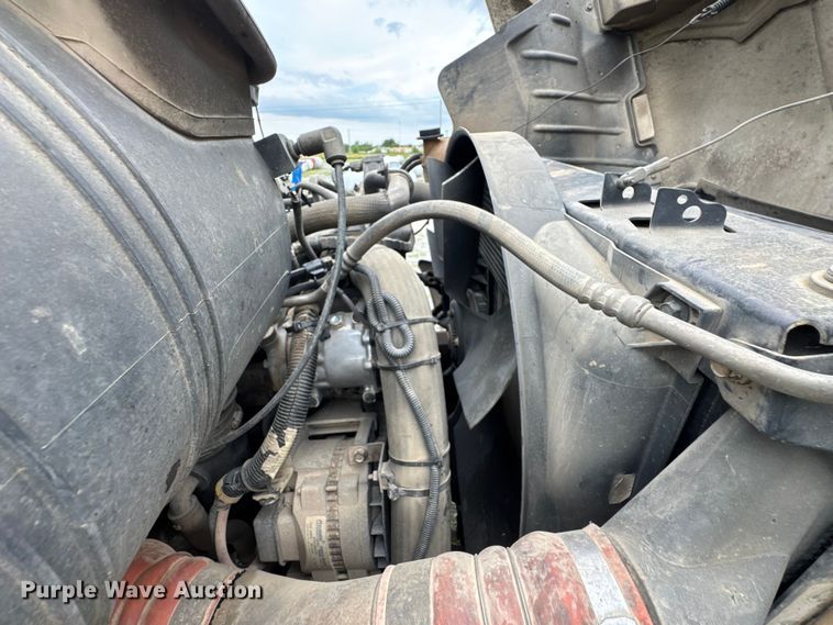 image for item DU9229 2011 International 4400 fuel truck