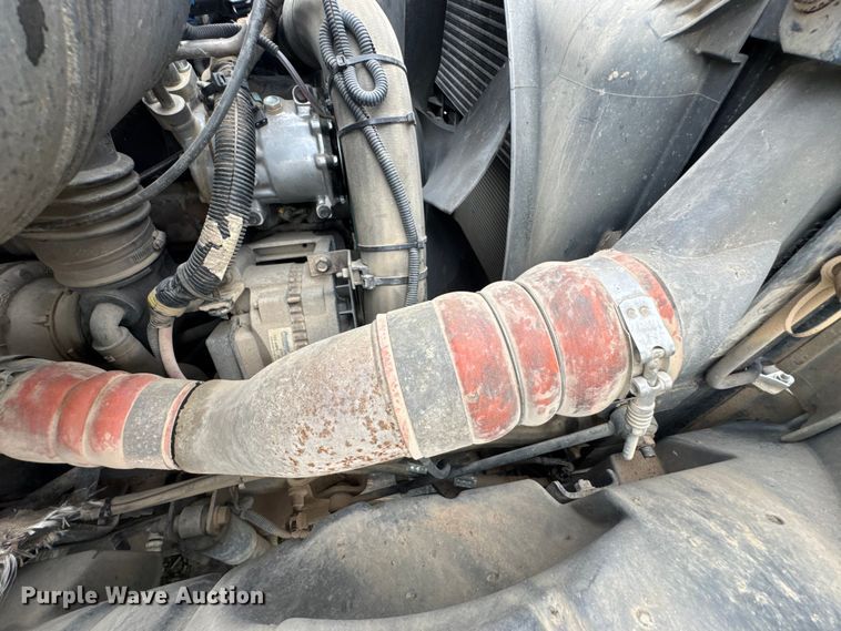 image for item DU9229 2011 International 4400 fuel truck