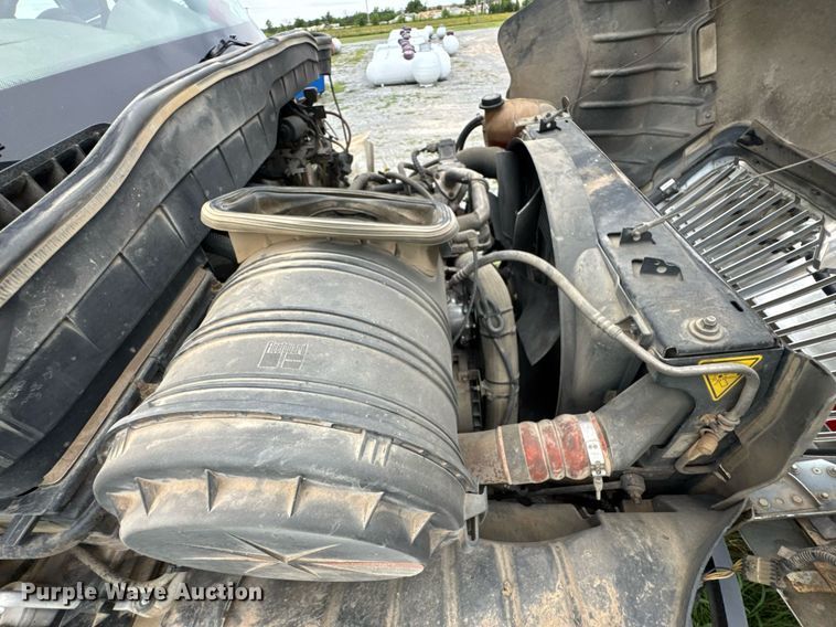 image for item DU9229 2011 International 4400 fuel truck