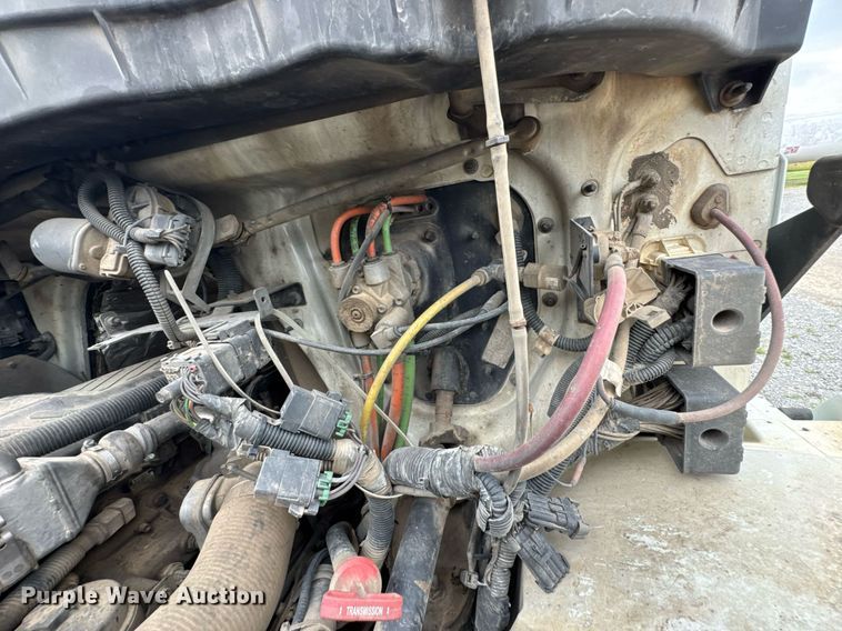 image for item DU9229 2011 International 4400 fuel truck