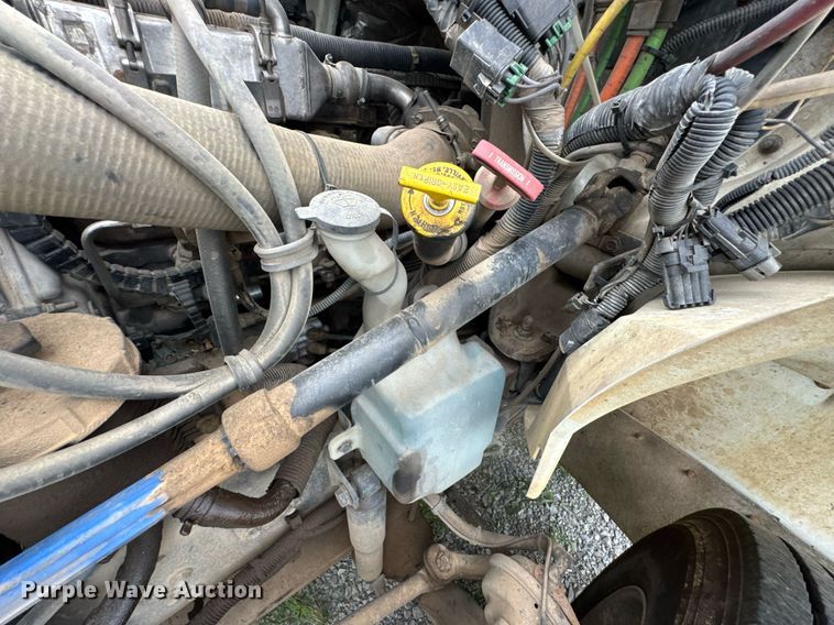 image for item DU9229 2011 International 4400 fuel truck