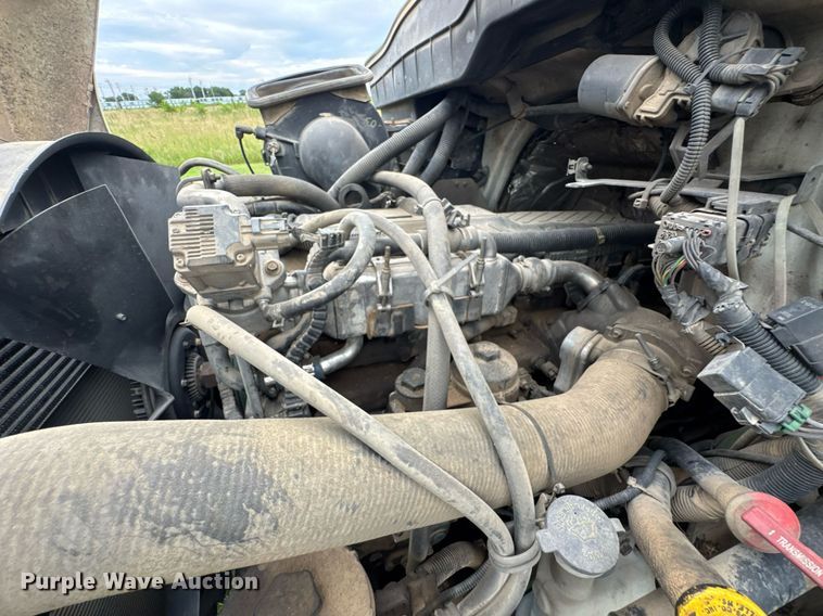 image for item DU9229 2011 International 4400 fuel truck