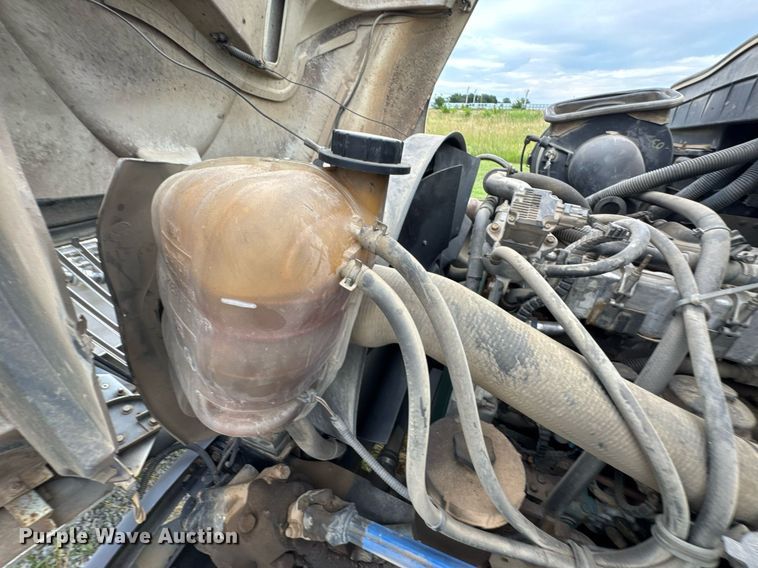 image for item DU9229 2011 International 4400 fuel truck