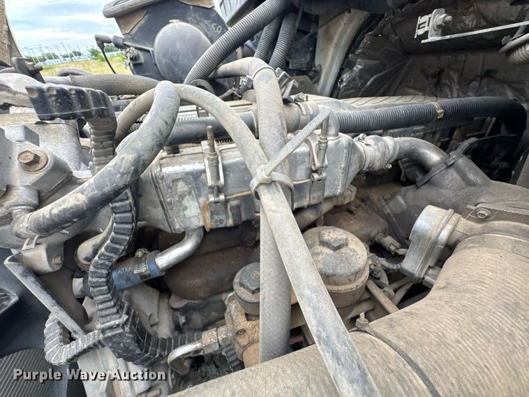 image for item DU9229 2011 International 4400 fuel truck