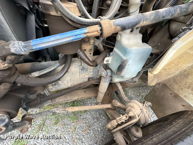 image for item DU9229 2011 International 4400 fuel truck